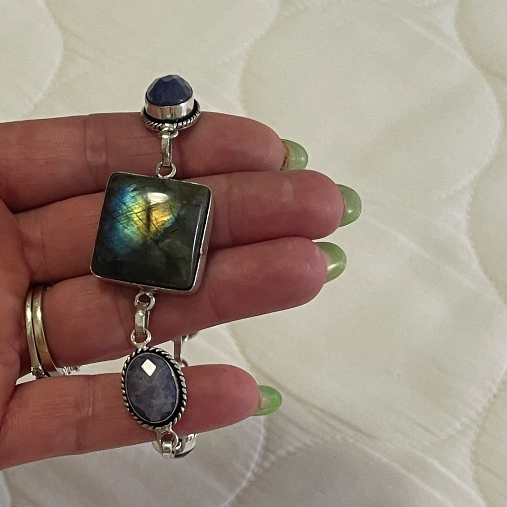 𝅺GORGEOUS Labradorite bracelet